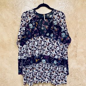 Beautiful & versatile flowy top